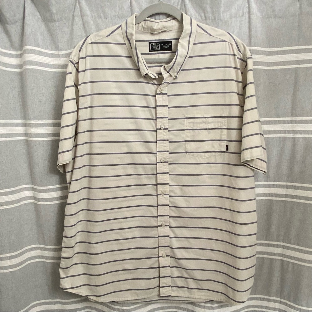 NIKE / Men’s Cream & Blue Striped Short Sleeve Button Down Shirt Size XXL